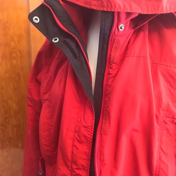 L.L. Bean 100% nylon lightweight red jacket coat - Picture 9 of 14